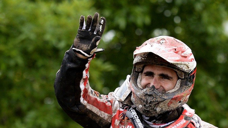Em 2015, o piloto português terminou o Dakar na segunda posição, muito por culpa dos 17 minutos de penalizações que lhe foram impostos ao longo do rali