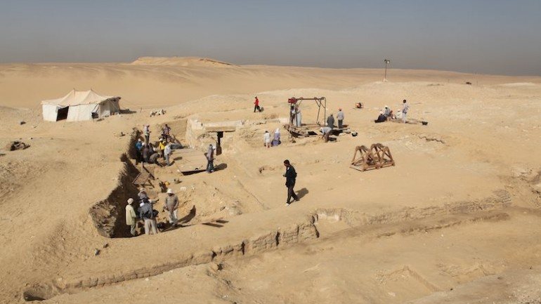 O navio foi encontrado por um grupo de arqueólogos do Instituto Checo de Egiptologia