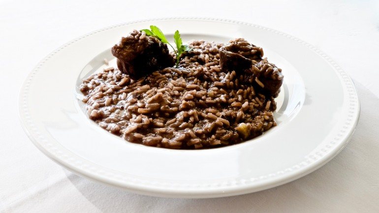 O arroz de lampreia do Varanda de Lisboa é feito como manda a lei pelo chef minhoto Carlos Queijo.
