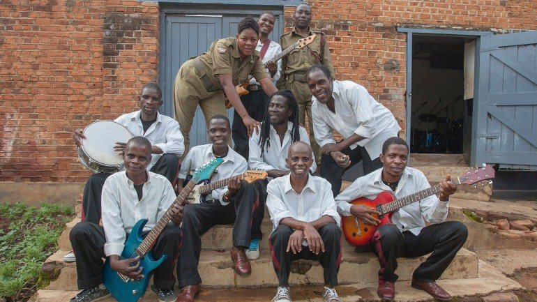 Alguns dos reclusos que formam o grupo &quot;Zomba Prison Project&quot;, nomeado para a categoria de melhor álbum na categoria &quot;World Music&quot;