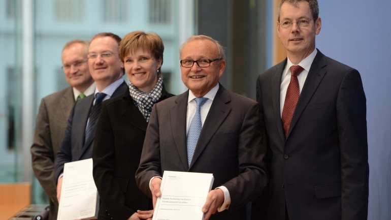 Peter Bofinger, à direita, é o único dissidente no seio do &quot;German Council of Economic Experts&quot;.
