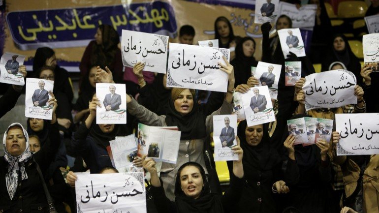 &quot;Uma mulher casada não pode viajar nem trabalhar sem a autorização do marido&quot;, contou ao Observador Shirin Ebadi, prémio Nobel da Paz e primeira juíza no Irão.