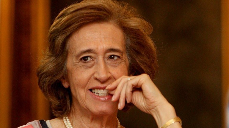 Manuela Ferreira Leite rejeita comparações ao caso de Maria Luís Albuquerque