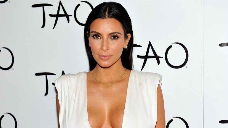 Kim Kardashian está atualmente casada com o músico Kanye West e tem dois filhos.