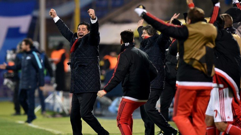 Celebrar depois de protestar. Rui Vitória conseguiu a quinta vitória na Liga dos Campeões, o melhor registo de um treinador do Benfica numa edição da prova