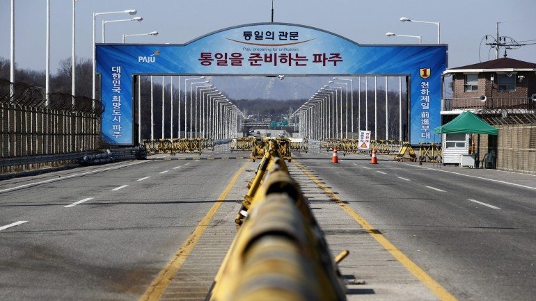 Coreia do Norte paralisa todos os projetos em comum com  a Coreia do Sul