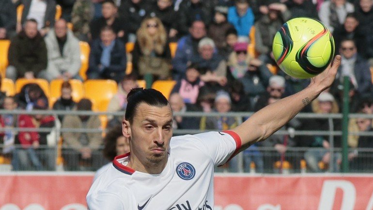 Ibrahimovic assinou pelo PSG em 2012.