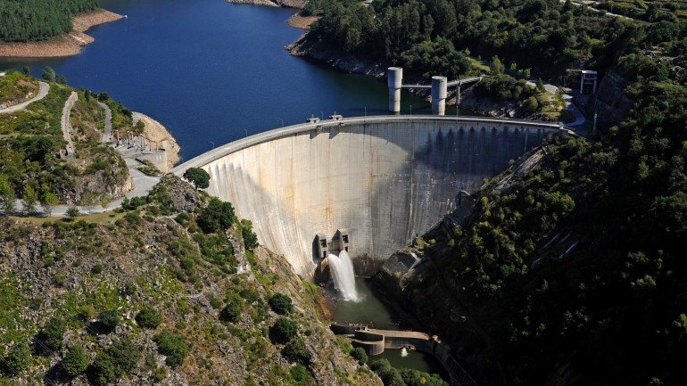 A barragem do Alto Lindoso no rio Lima é umas das centrais CMEC que fornece capacidade ao mercado de reserva