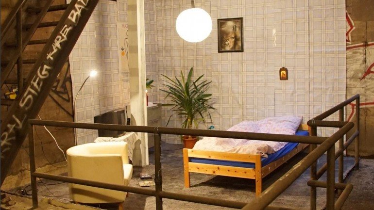 Os quartos foram descritos pela Airbnb como sendo &quot;retro-chic&quot;.