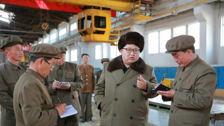 A Coreia do Norte voltou a lançar mísseis para a costa oriental.