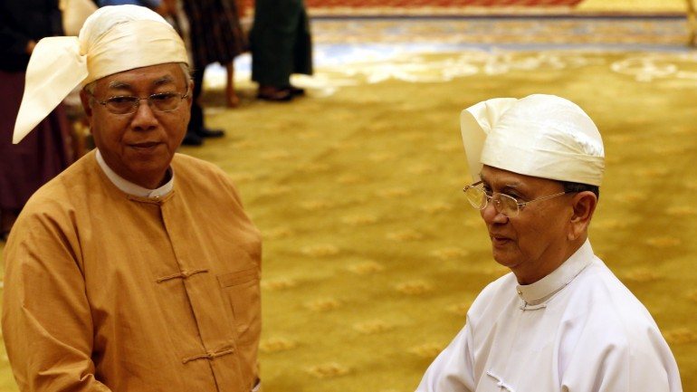 Htin Kyaw, à esquerda, é um amigo próximo de Aung San Suu Kyi.