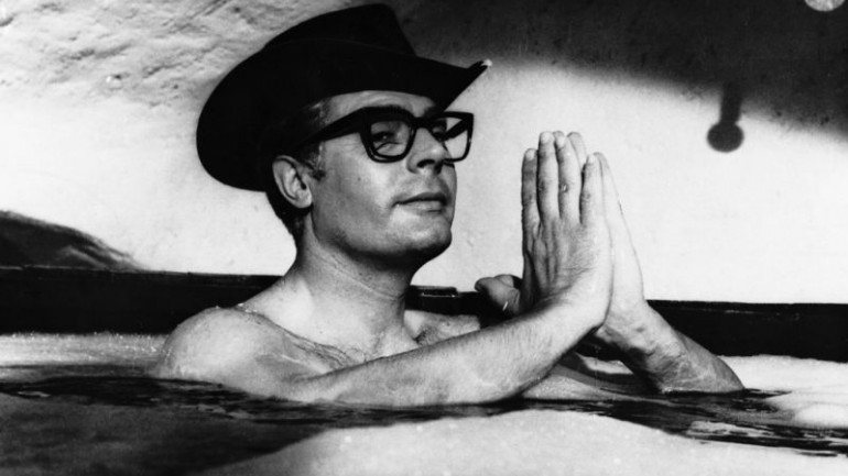 Marcello Mastroianni, o &quot;alter ego&quot; de Federico Fellini em &quot;Fellini 8 1/2&quot;, de volta às telas