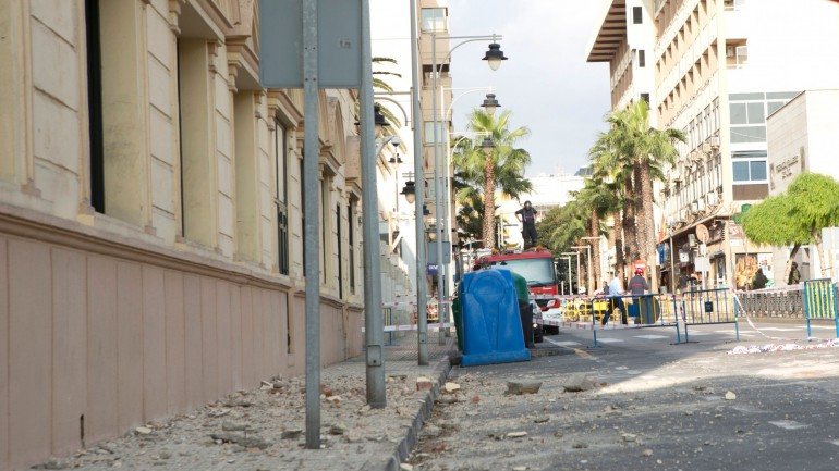 Estragos provocados pelo sismo de magnitude 6.1 registado na cidade de Melilla