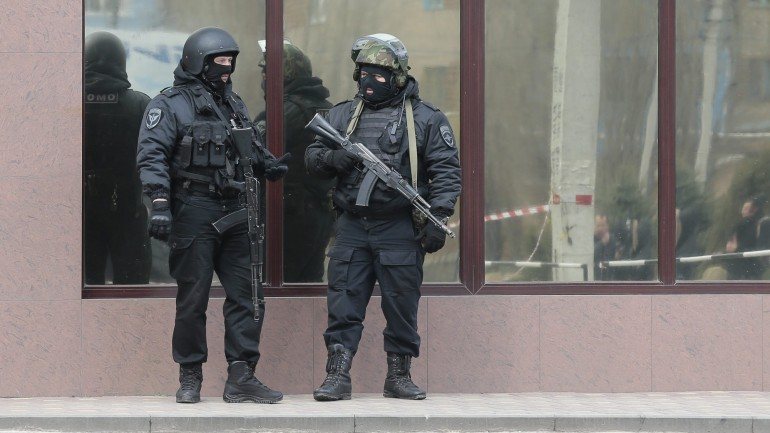 A imprensa russa, porém, fala da existência de um quarto atacante, que terá sido abatido pela polícia durante o ataque