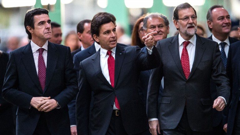 Soria (à esquerda) é ministro do governo de Rajoy, ainda em funções devido ao impasse político em Espanha