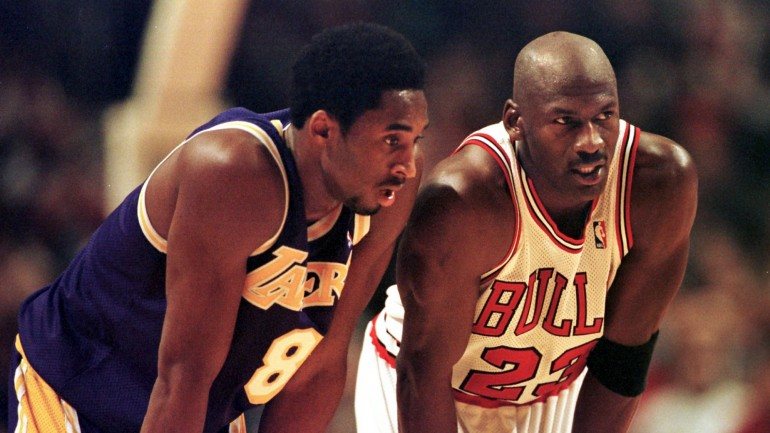 Um a começar e o outro a aproximar-se do final. Kobe Bryant chegou a defrontar Michael Jordan, o homem que muita gente considera o melhor jogador de sempre da NBA