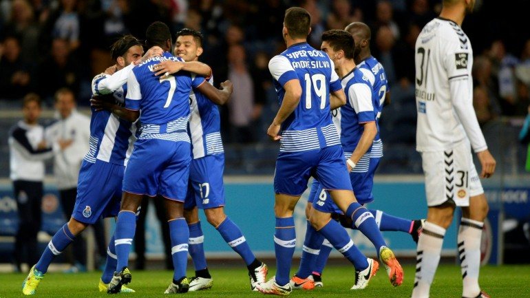 Depois de perder nas duas jornadas anteriores, o FC Porto marcou dois golos nos primeiros dez minutos da partida e faria outros dois na segunda parte