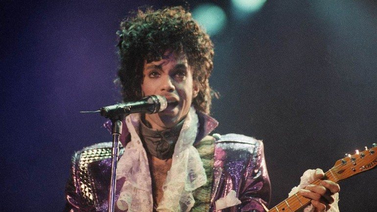 Prince em 1985, quando tocava com os The Revolution