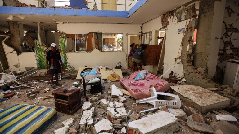O sismo com 7,8 de intensidade na escala de Richter fez 659 mortos, 33 desaparecidos e 4.605 feridos