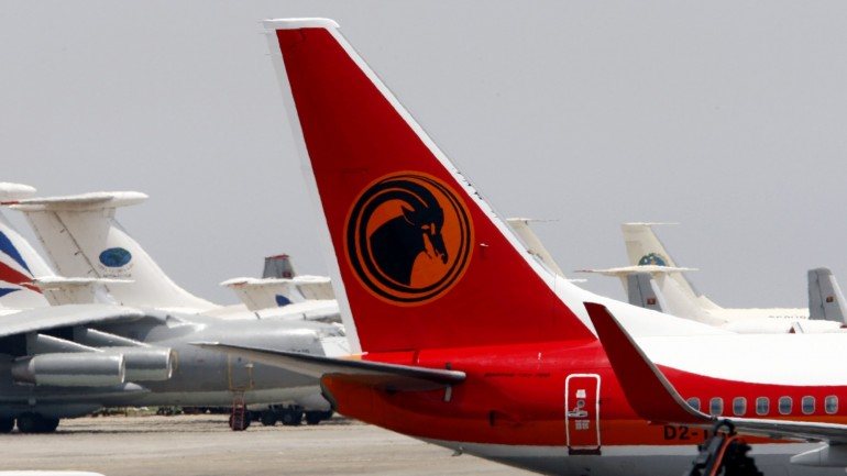 O contrato para a aquisição das três aeronaves foi assinado entre a TAAG e a Boeing a 27 de março de 2012