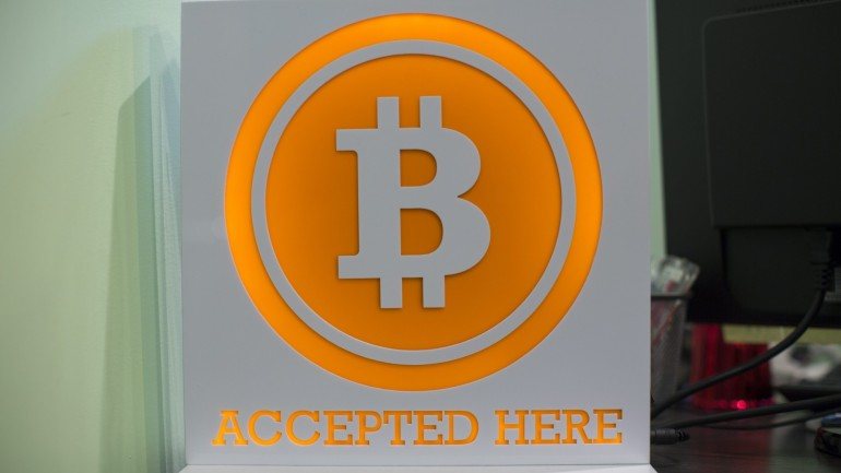 A primeira transação de Bitcoin aconteceu em 2009