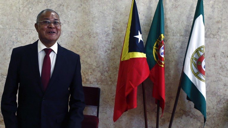 A sessão passou a ser conduzida pelo vice-presidente Adriano do Nascimento, após a renuncia