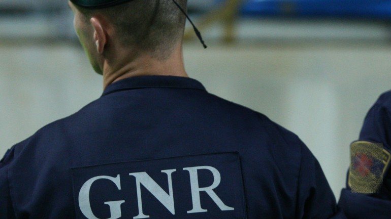 O militar da GNR foi transportado para o Centro Hospitalar da Cova da Beira, na Covilhã, por precaução