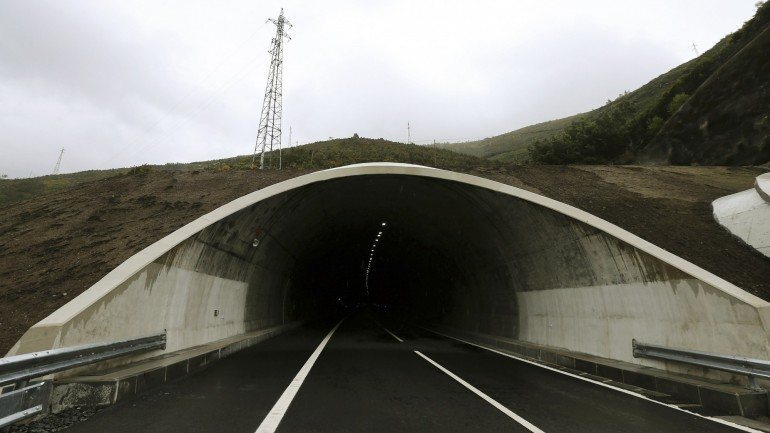 Novo túnel conclui a auto-estrada número 4
