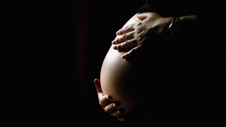 O projeto do BE prevê a possibilidade de recorrer à gestação de substituição em casos de ausência de útero, de lesão ou de doença deste órgão que impeça a gravidez.