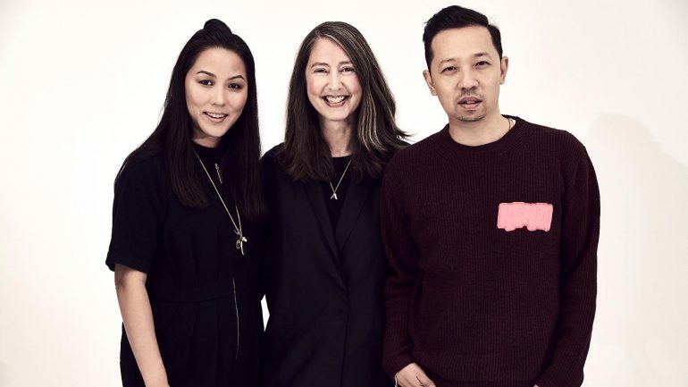Carol Lim e Humberto Leon, diretores criativos da Kenzo, com Ann-Sofie Johansson, da H&M, ao centro.