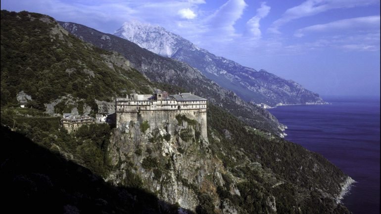 Um dos mosteiros na península grega