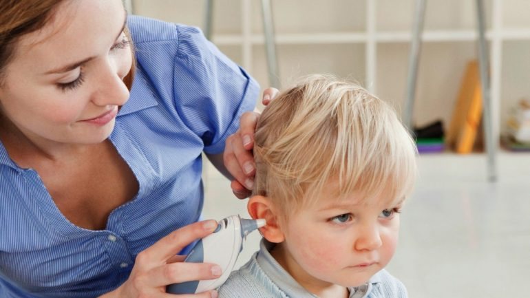 Os cuidadores devem estar atentos aos sintomas das crianças para poder dar boas informações aos médicos