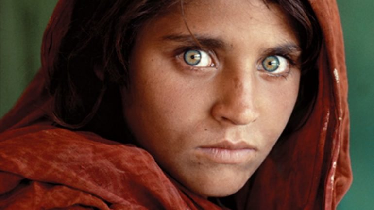 A fotografia de Sharbat Gula (1985) tornou-se uma das histórias mais marcantes da revista National Geographic