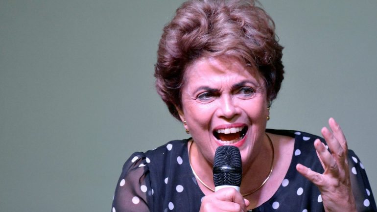 Dilma Rousseff tem o mandato suspenso por um período de até 180 dias