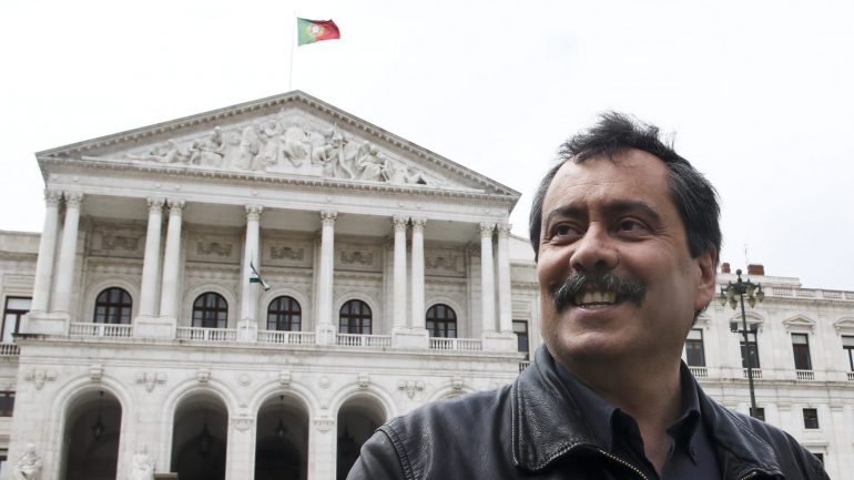 A petição vai continuar disponível, mas é já &quot;a maior de sempre&quot;, segundo o dirigente sindical Mário Nogueira