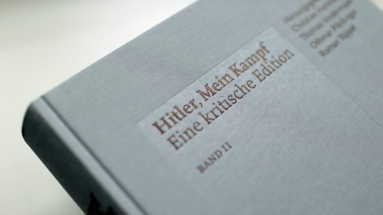 A edição de &quot;Mein Kampf&quot; publicada na Alemanha a 8 de janeiro de 2016