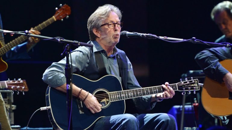 Eric Clapton sofre de neuropatia periférica, que lhe afeta os músculos e o pode impedir de tocar guitarra