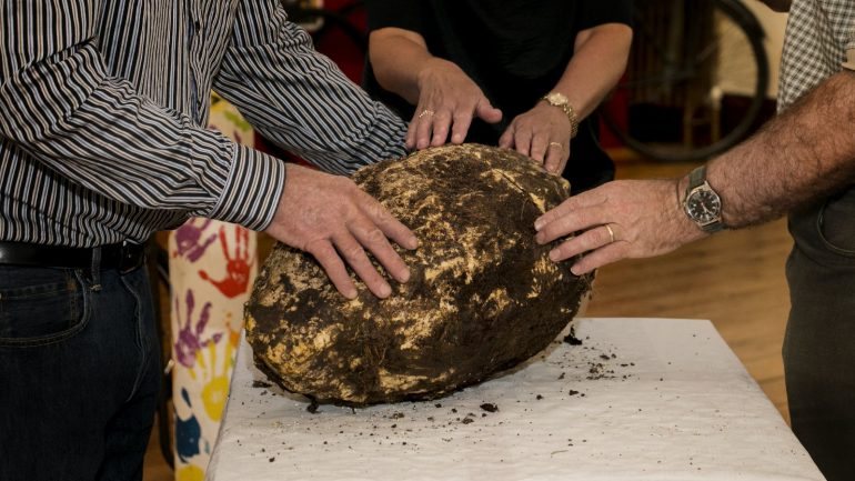 O pedaço de manteiga tem cerca de 10kg e pode ter 2000 anos
