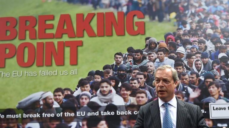 Cartaz de Nigel Farage está a gerar grande controvérsia no Reino Unido.