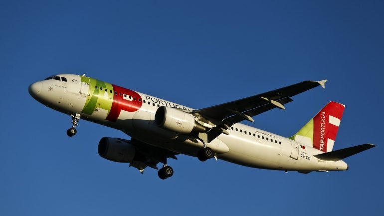 Avião levava 200 passageiros e regressou a Maputo às 9h10