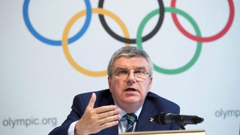 Thomas Bach presidente do Comité Olímpico Internacional anunciou &quot;avaliação individual&quot; aos atletas da Rússia e do Quénia