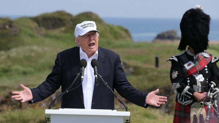 Trump visitou este sábado o Trump International Golf Links, um dos seus campos de golfe na Escócia