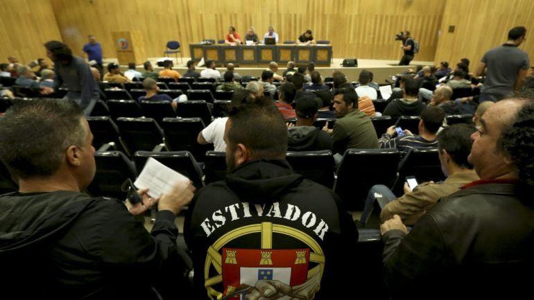 As negociações entre os estivadores do Porto de Lisboa e o Ministério do Mar decorriam desde janeiro