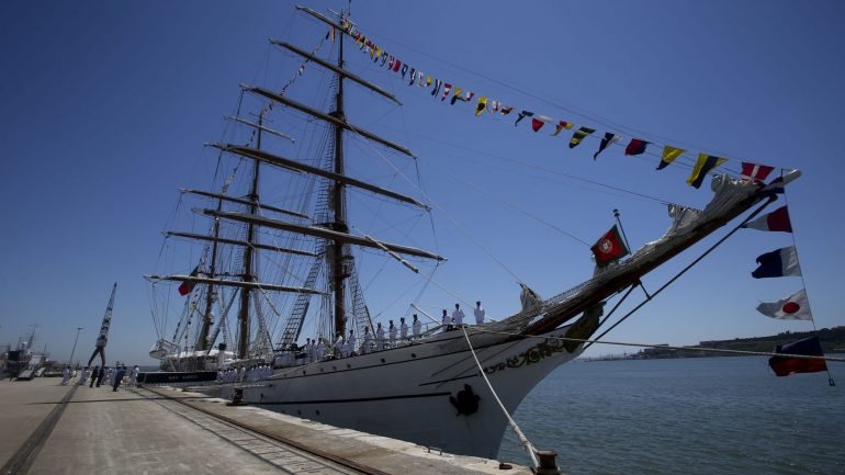 O Navio-Escola Sagres saiu de Portugal a 21 de junho para levar a bandeira portuguesa aos Jogos Olímpicos Rio 2016