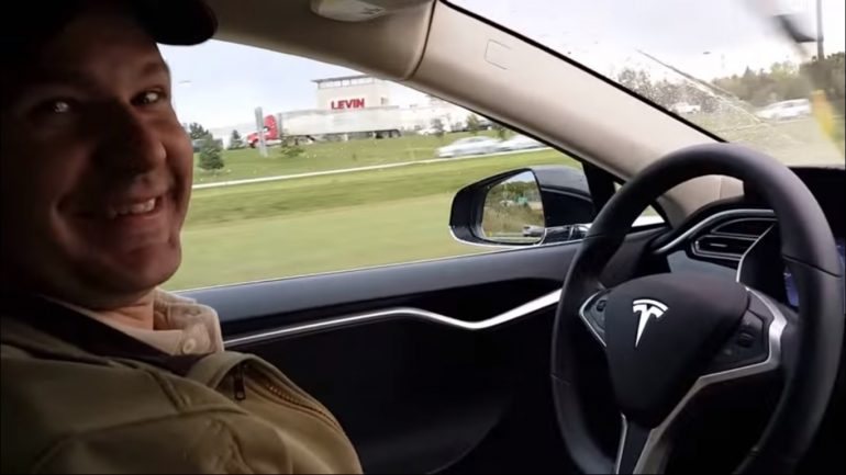 Joshua Brown publicava na Internet vídeos do seu Tesla S em modo piloto automático