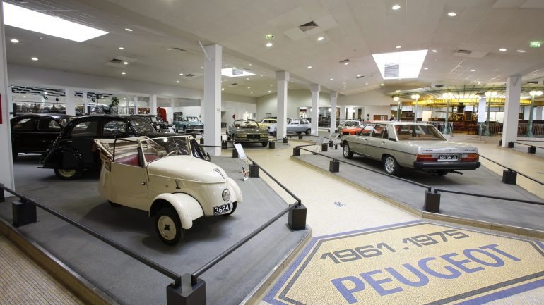 O Museu da Aventura recupera os dois séculos de história da Peugeot, expondo mais de 120 automóveis, 50 motos e bicicletas e para cima de 500 objectos vários