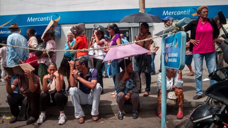 A Venezuela recusa receber ajuda internacional em medicamentos que, segundo fontes médicas, escasseiam em mais de 80% no país.