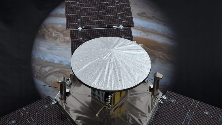 A sonda Juno entrou esta segunda-feira na órbita de Júpiter, após uma viagem de cinco anos