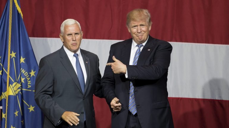 Mike Pence, governador do Indiana, e Donald Trump, o magnata com pretensão de ser Presidente dos Estados Unidos