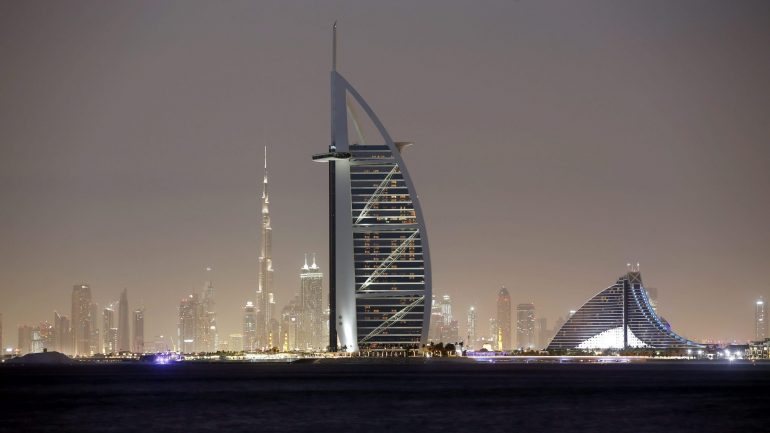 Nos Emirados Árabes, a Larus já mobilou Sharjah, capital da Cultura Islâmica, com quiosques, esplanadas e estruturas de ensombramento